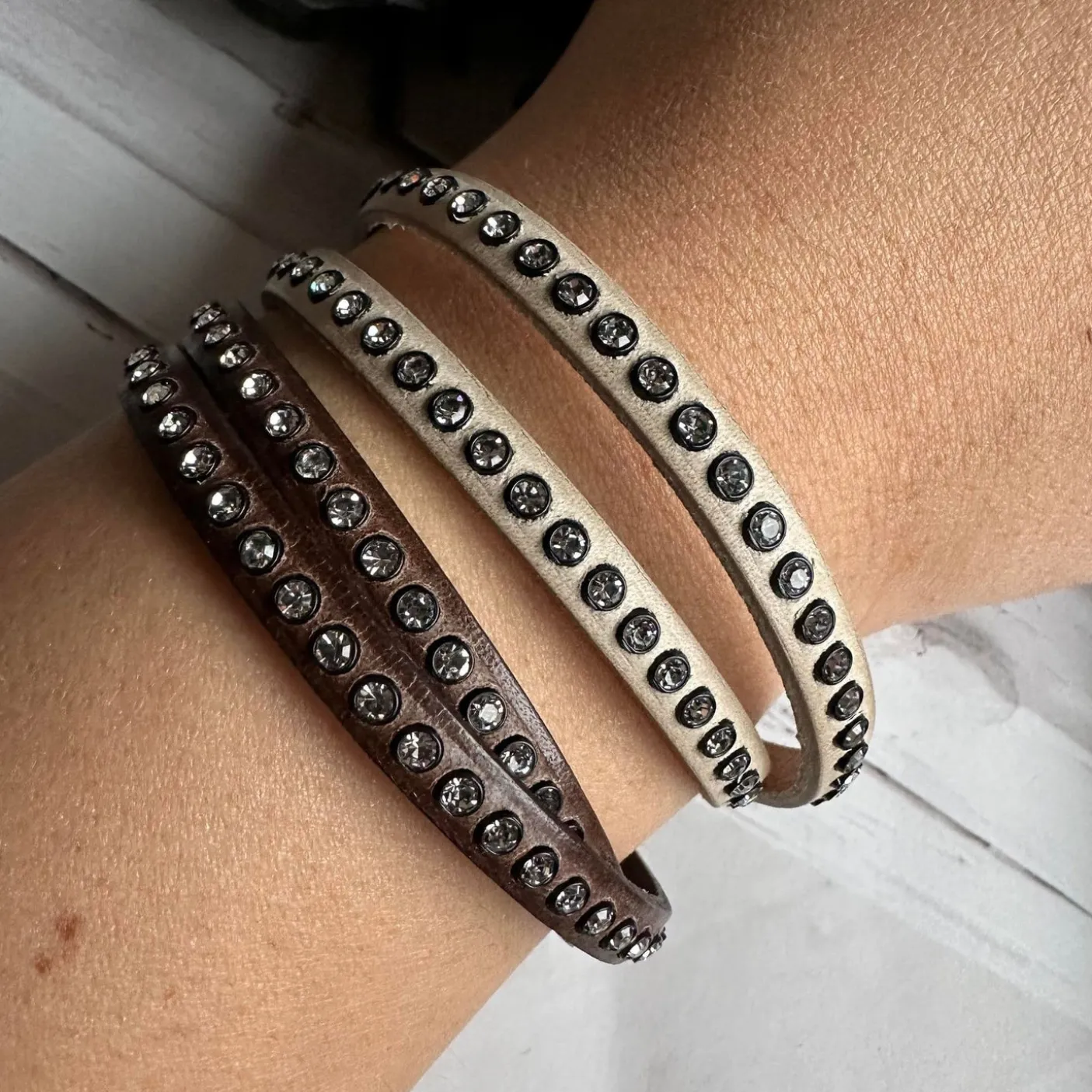 Armbånd Beige m. Swarowski sten