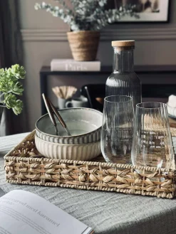 Bakke med kant i vandhyacint