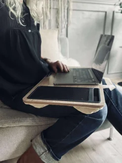 Bakkebord til laptop og telefon