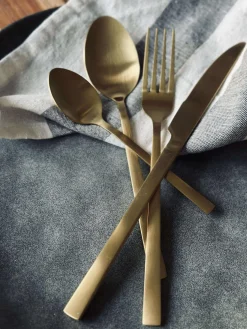 Bestik til 4 personer - Classic Gold