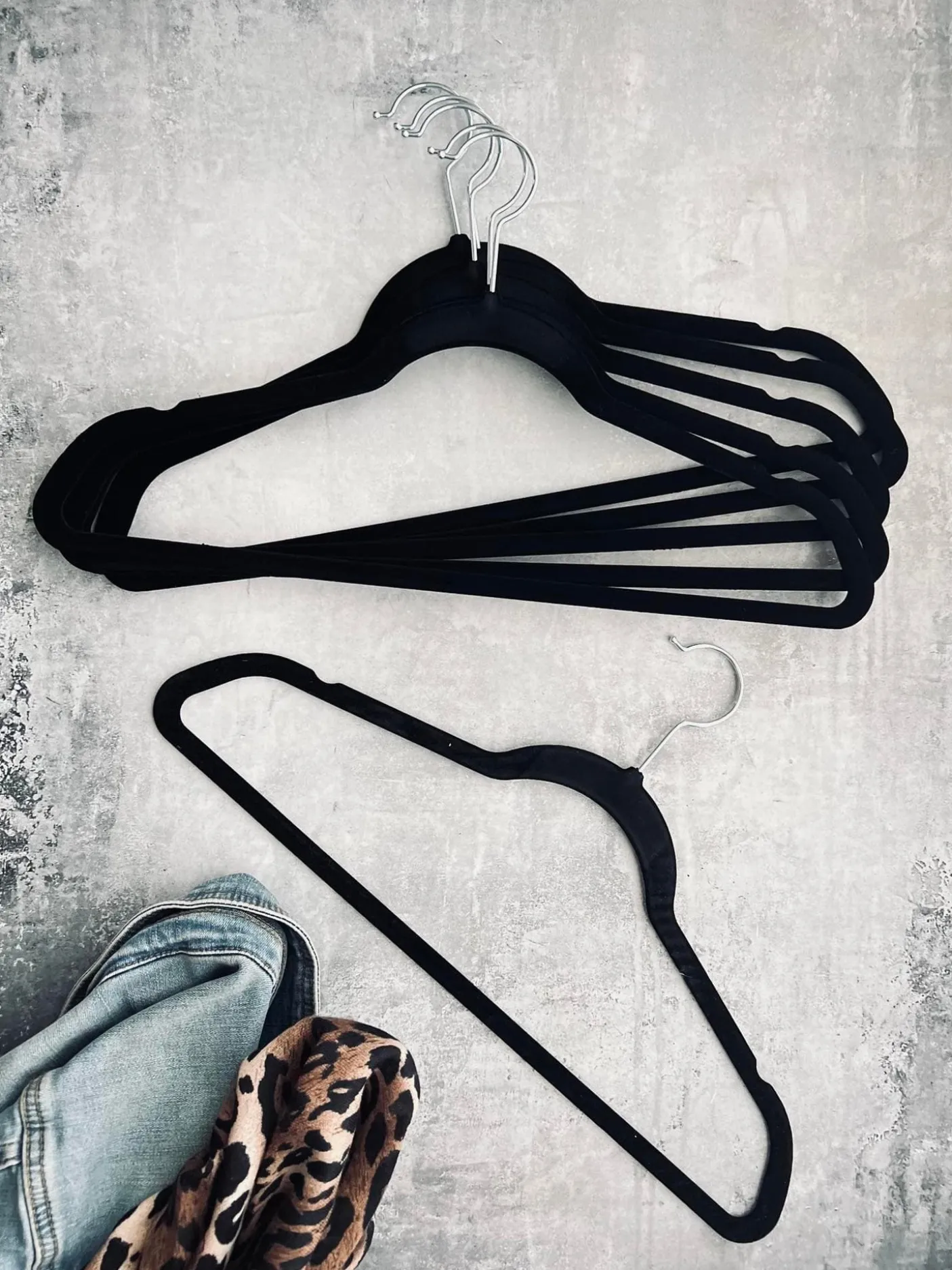 Bøjler i sort velour - Pakke med 6 stk