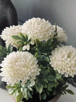 Blomst i rustik potte - Hvid