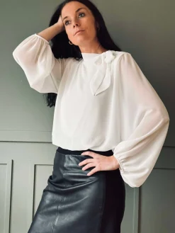 Bluse m. Sløjfe - White