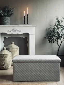 Bænk med opbevaring og siddepude