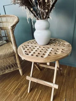 Bord i teak – Godkendt til inde og ude