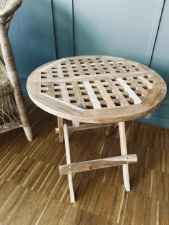 Bord i teak – Godkendt til inde og ude