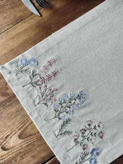 Bordløber flower broderi - Hørlook