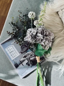 Buket med hortensia og eukalyptus