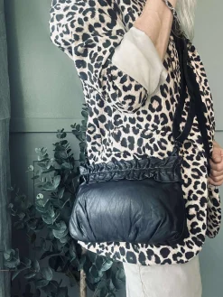 Clutch med flæser Nero