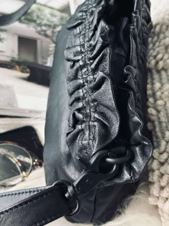 Clutch med flæser Nero