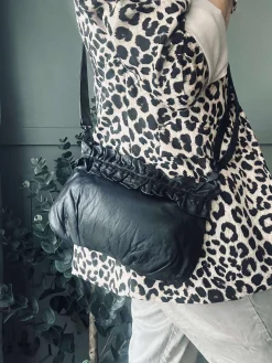 Clutch med flæser Nero