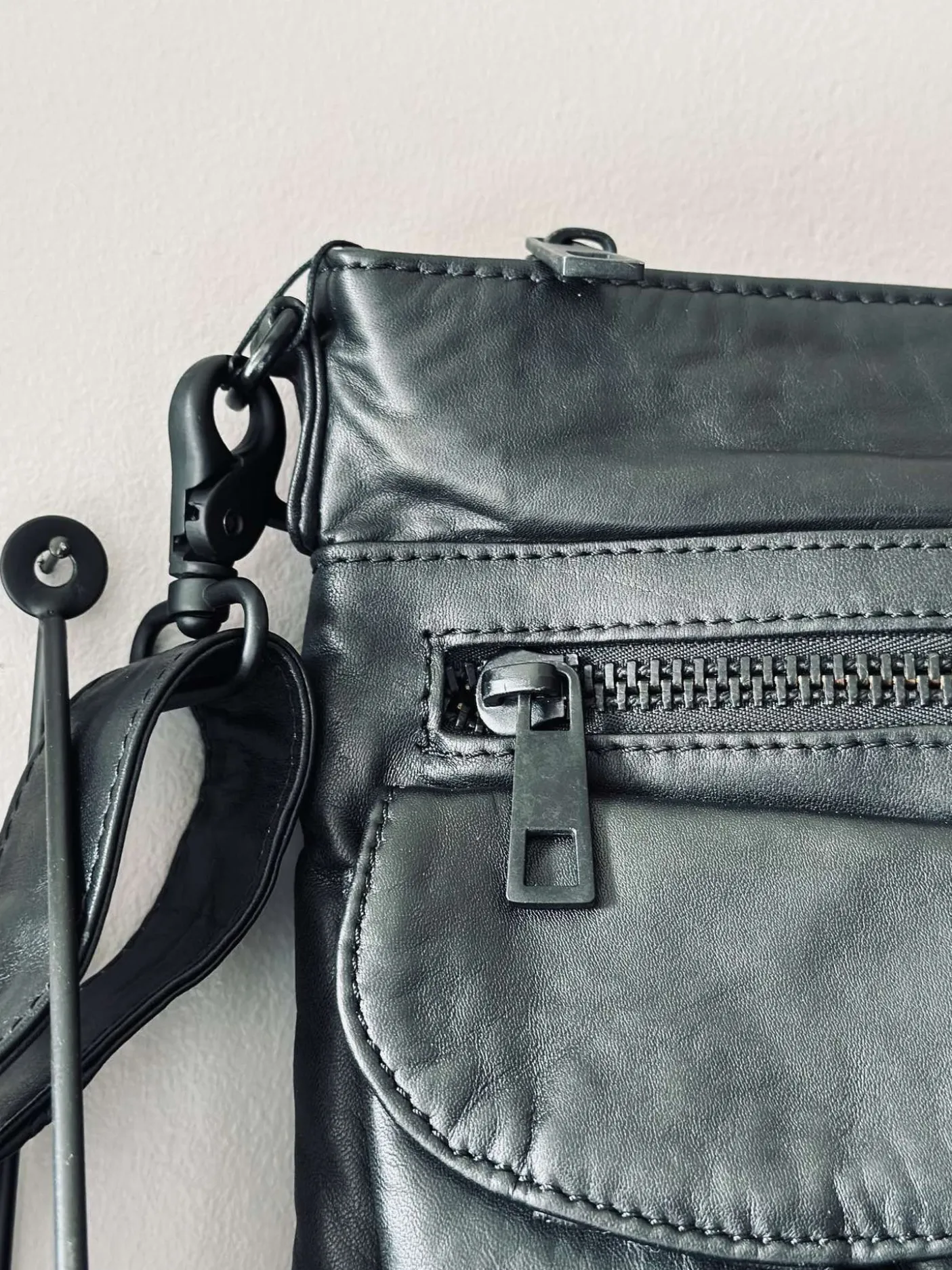 Crossbody Black – Ultra blød