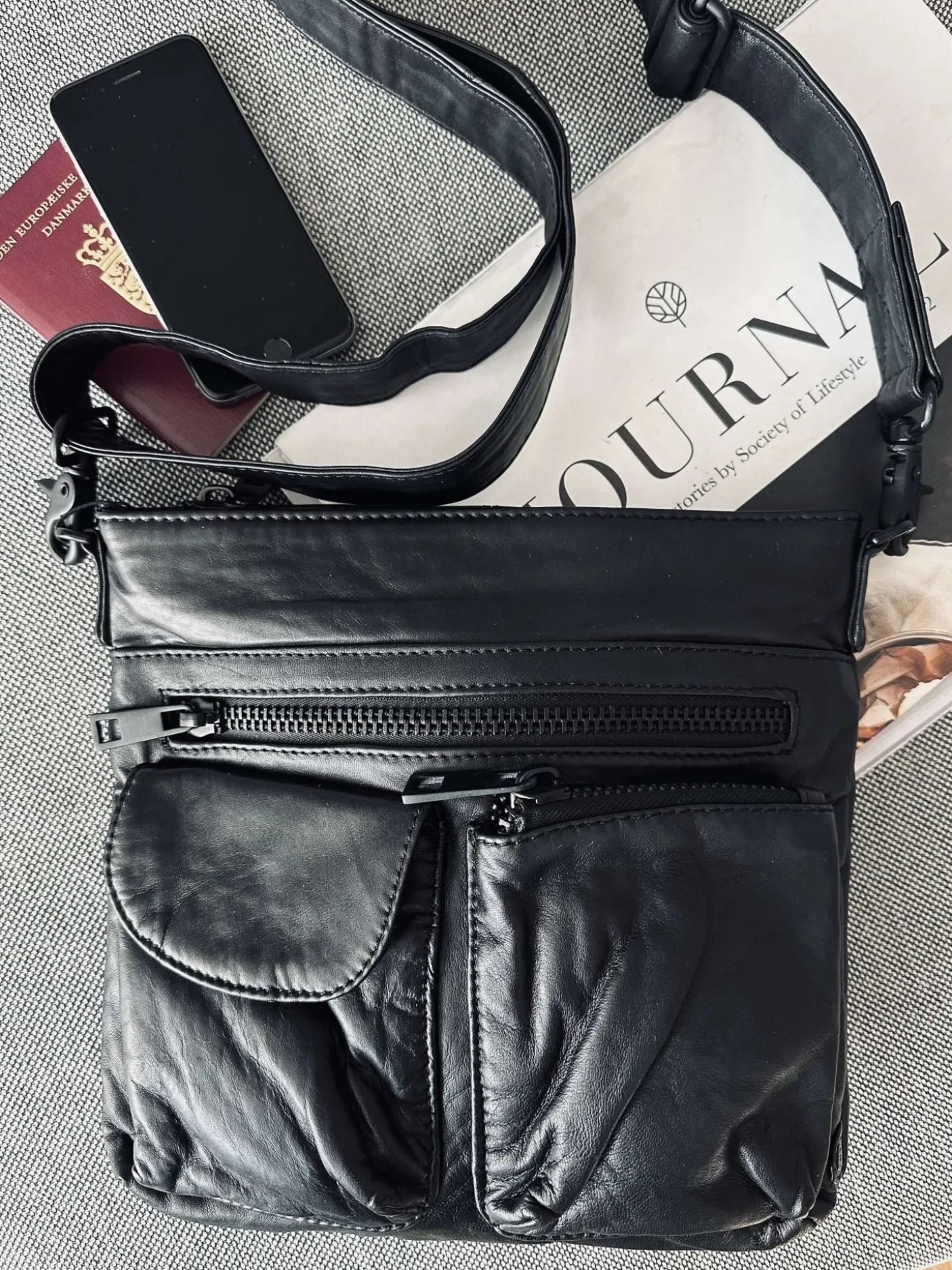 Crossbody Black – Ultra blød