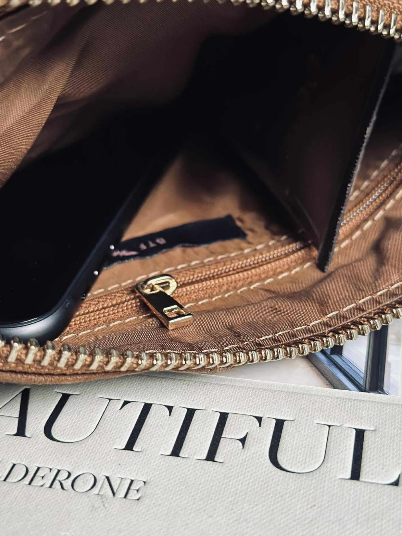 Crossbody clutch ALICE - Ruskind caramel