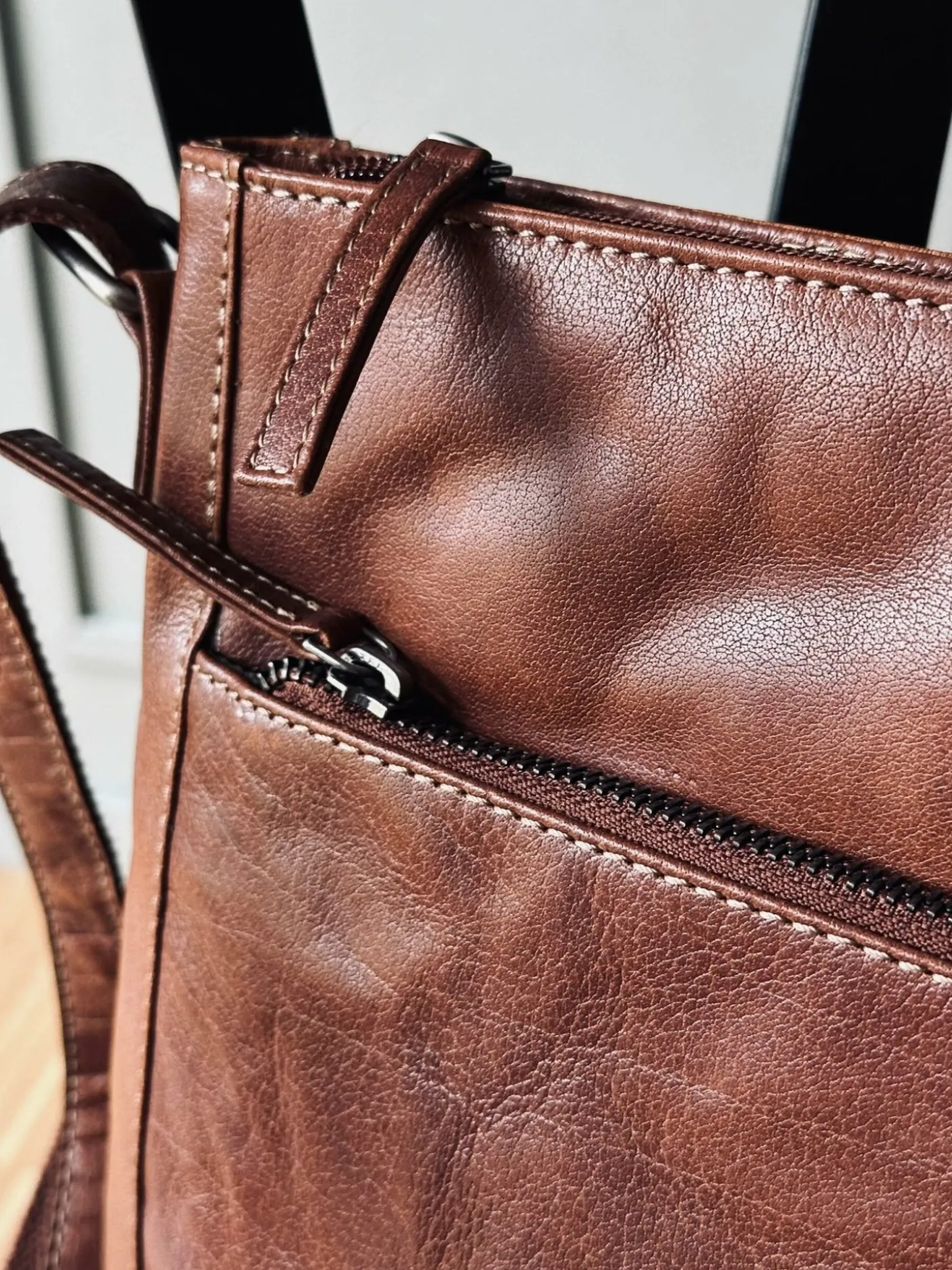 Crossbody Dina dark cognac