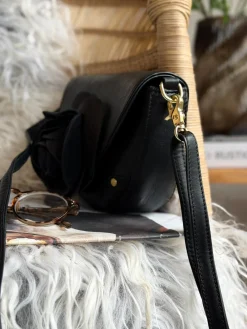 Crossover Black Rose