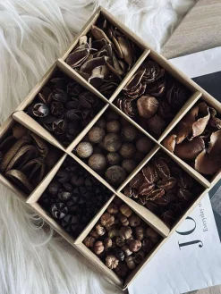 Deko kasse med naturpynt - MIX