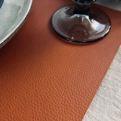 Dækkeserviet - Vendbar Cognac / Sort