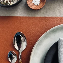 Dækkeserviet - Vendbar Cognac / Sort