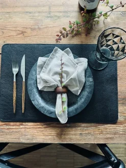 Dækkeserviet – Vendbar Sort / Cognac