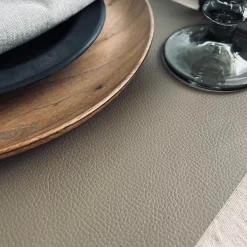 Dækkeserviet - Vendbar Taupe / Sort