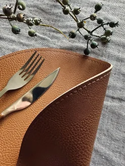 Dækkeserviet vendbar - Cognac / natur