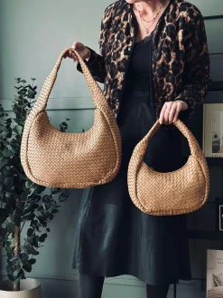 Elegant håndflettet skuldertaske - Sand