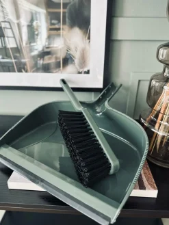 Fejebakke med kost – BIG SIZE Recycling plast