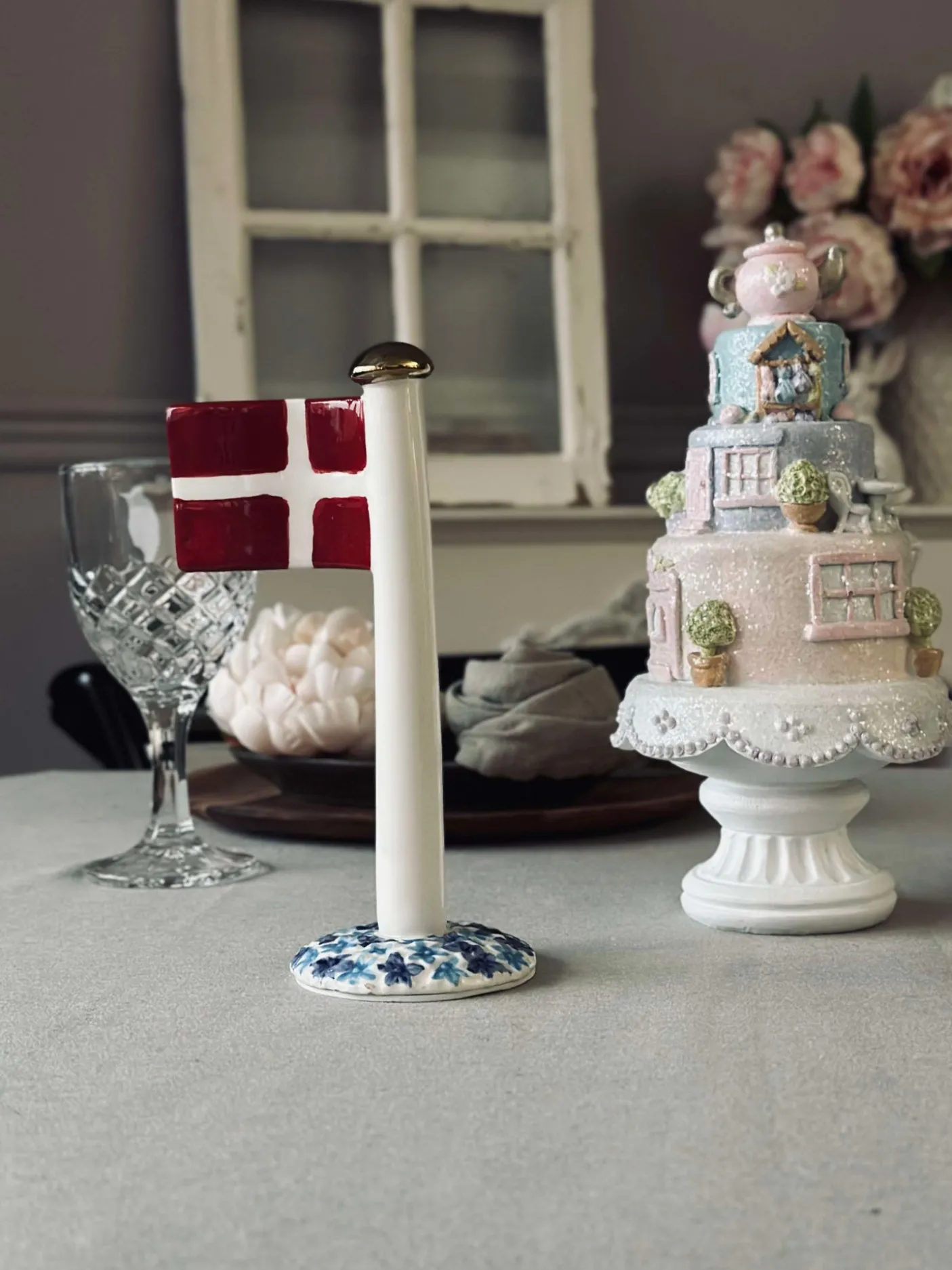 Flag keramik – Dannebrog m. blå fod