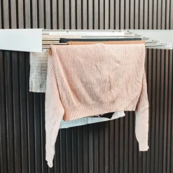 Foldbar vægmonteret tørrestativ