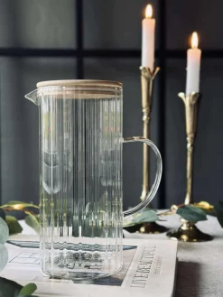 Glas kande med bambus låg