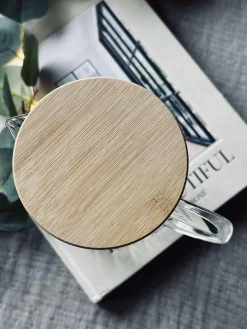 Glas kande med bambus låg