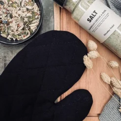 Grillhandske i sort quilt