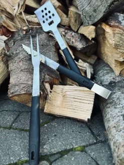 Grillredskaber med sort skaft – Sæt med 3 dele