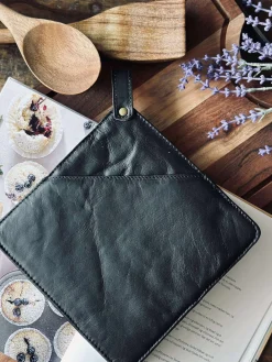 Grydelap med lomme - Sort læder