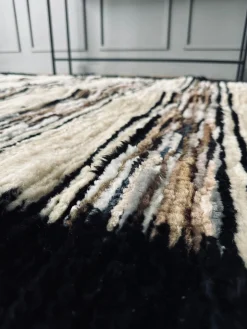 Gulvtæppe i lammeskind - Sort kant