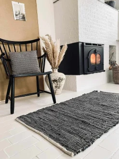 Gulvtæppe i skind med hvid tråd - 70x140cm