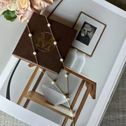 Halskæde Gry - med ferskvandsperler