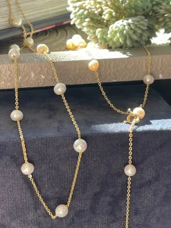 Halskæde Gry - med ferskvandsperler