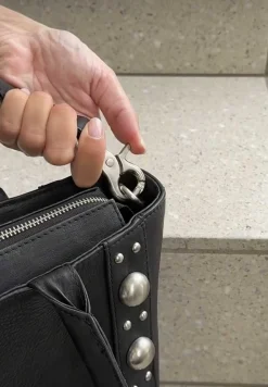 Håndtaske med nitter