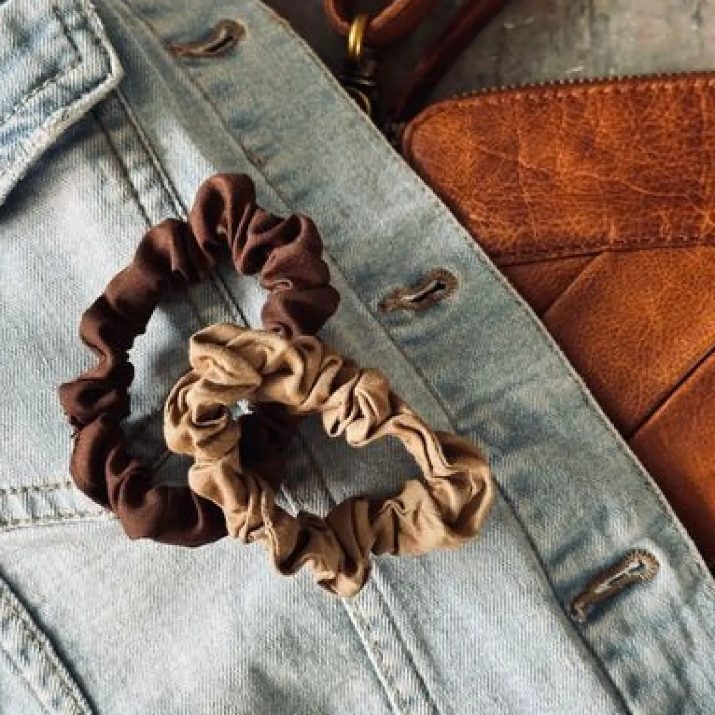 Hårelastikker Scrunchie Brown - 2 stk