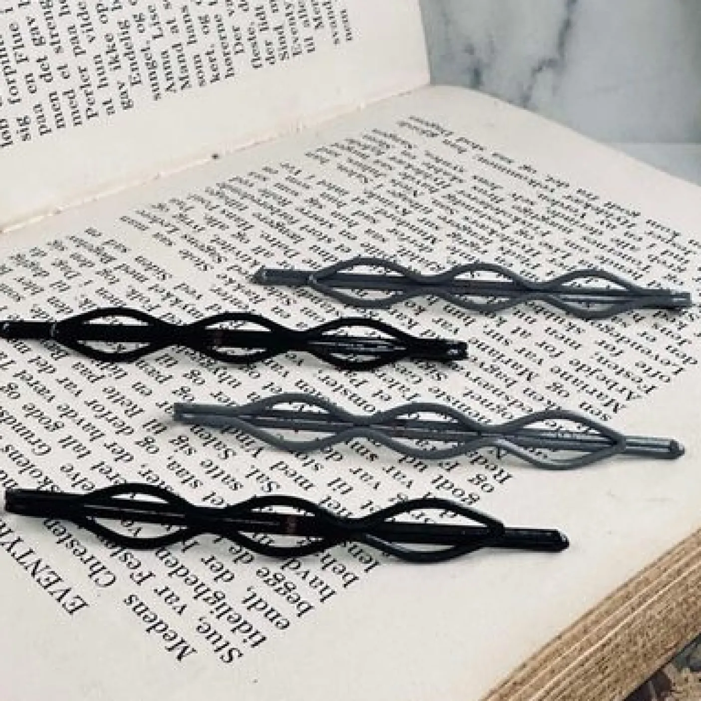 Hårnåle Black / Grey Shimmer - 4 stk.