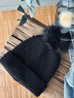 Hue med kvast - Black