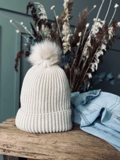 Hue med kvast - Creme