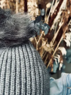 Hue med kvast - Grå