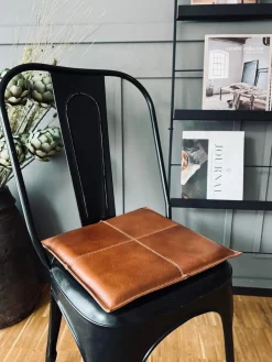 Hynde i læder - Cognac 38x38cm