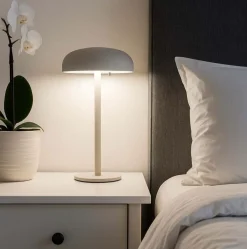 Isolde LED touch bordlampe. Sort/Beige