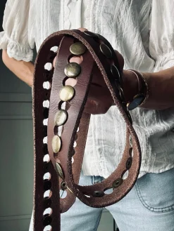 Jeans bælte dekoreret med nitter - Brown