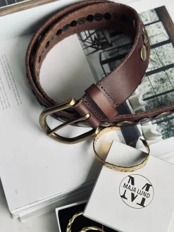 Jeans bælte dekoreret med nitter - Brown