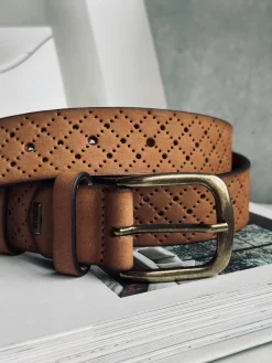 Jeans bælte dekoreret med hulmønstre